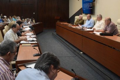 Encabeza Presidente cubano reunión de prevención, asistencia y trabajo social