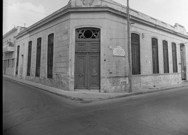 La antigua sociedad El Pilar ubicada en las capitalinas calles Estévez y San Gregorio. Foto: Archivo/Periódico Trabajadores