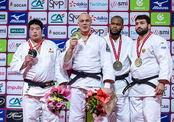 Podio de los +100 kilogramos del Grand Slam de París, donde aparece el cubano Andy Granda. Foto: www.ijf.org