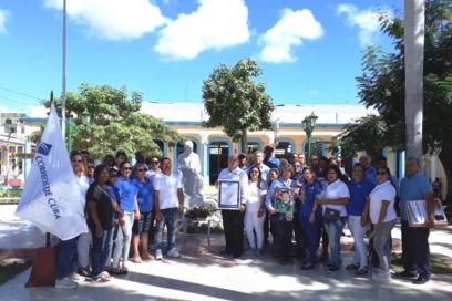 Correos de todos que mira al desarrollo