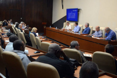 Díaz-Canel y artistas analizan el sistema empresarial de la música en Cuba