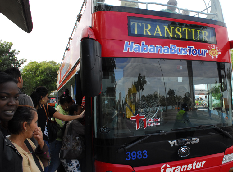 Muchos tuvieron oportunidad de viajar en Transtur hasta La Habana. Foto: Agustín Borrego