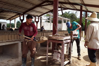 Un jardín donde se transforman piedras y arcilla (+ Fotos y Video)