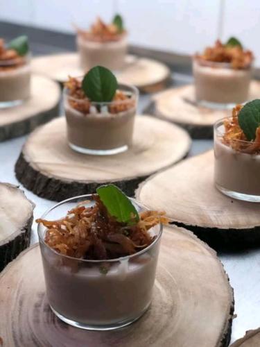 El plato es crema de malanga con pollo crujiente. Foto: Cortesía del entrevistado