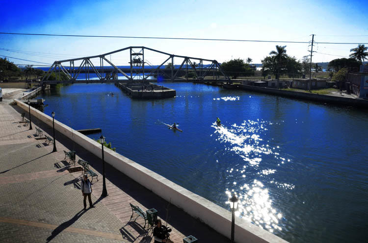 Siempre arriba de un río, siempre un puente. Foto: Joaquín Hernández Mena