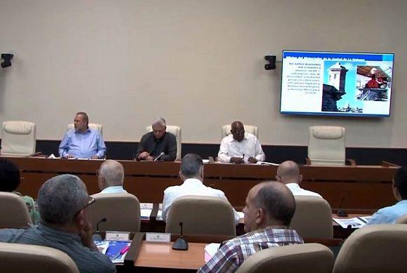 Díaz-Canel, el vicepresidente Salvador Valdés Mesa y el primer ministro Manuel Marrero, asisten a reunión de trabajo de la Oficina del Historiador de La Habana. Foto: Cubadebate