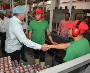 Presidente cubano recorre la Ronera de Santa Cruz