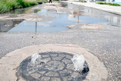 Queja por el agua que… se desperdicia