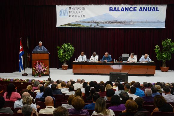 El balance de Ministerio de Economía y Planificación se desarrolló con la presencia de Miguel Díaz-Canel Bermúdez, Presidente de la República; Manuel Marrero Cruz, Primer Ministro; Esteban Lazo, Presidente de la Asamblea Nacional del Poder Popular y del Consejo de Estado y los Viceprimeros ministros Alejandro Gil y Ricardo Cabrisas inició la reunión de trabajo anual del Ministerio de Economía y Planificación. (Foto: Marcelino Vázquez Hernández/ACN)
