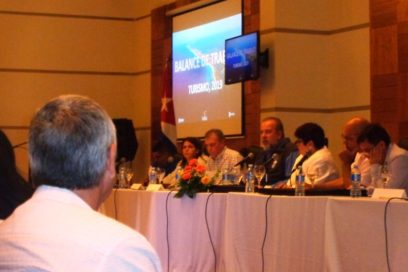 Primer Ministro llama a producir más alimentos y convertir Varadero en una joya