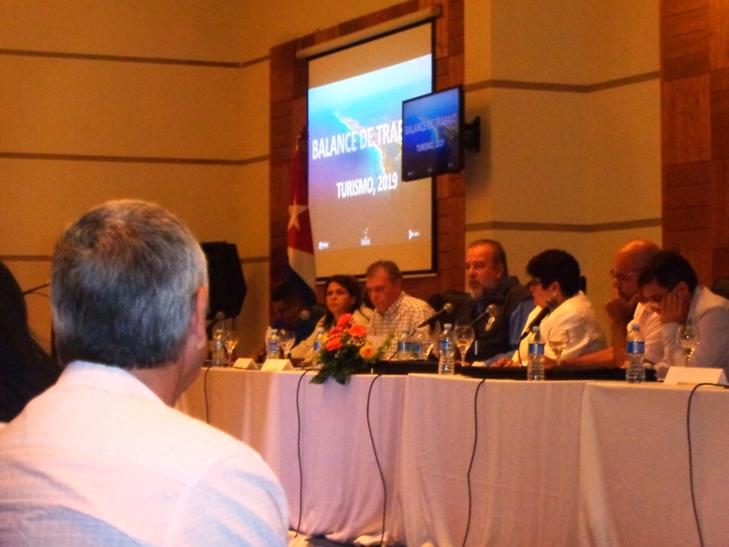 El Primer Ministro aseguró que el turismo está en condiciones de generar más ingresos. Fotos: Noryis