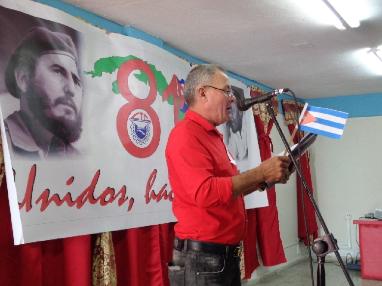 Hernández Mora, máximo dirigente sindical del sector, resaltó que en Holguín se trabaja para perfeccionar la gastronomía estatal. (Foto: Lianne Fonseca).