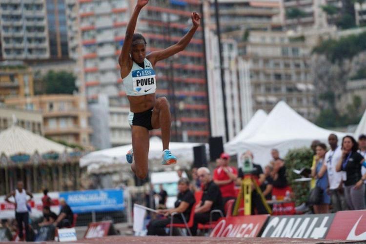 Se compara con las demás atletas y aunque es más baja en estatura esto no es una limitante para ella. “Tengo otras potencialidades como la velocidad y la potencia”. Foto: www.iaaf.org