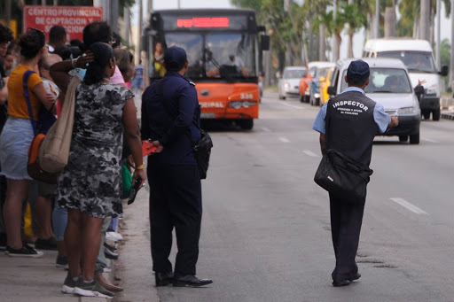 Inspectores del transporte.