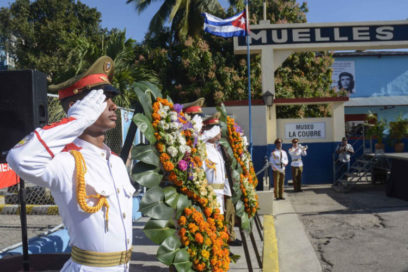 Ofrendas florales de Raúl y Díaz-Canel a mártires de La Coubre