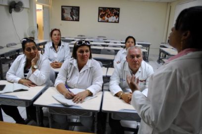 Reciben colaboradores cubanos capacitación sobre la COVID-19 (+Fotos)