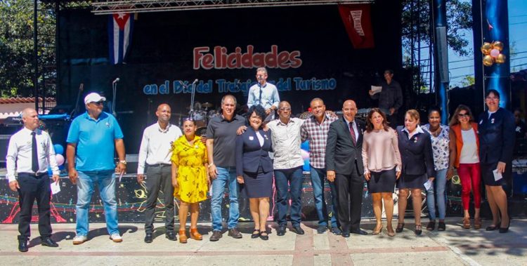 También se hizo un reconocimiento por las Sendas del Triunfo a los centros más eficientes en su labor durante el 2019. (Foto: Isabel Aguilera Aguilar)