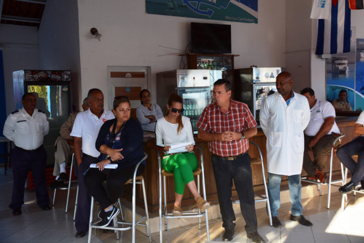 Audiencia sanitaria en la Marina Marlín, de Cienfuegos. Foto: Modesto Gutiérrez/ACN