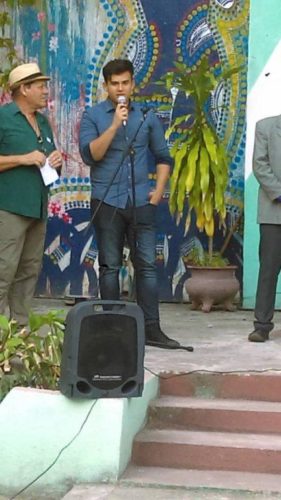 En la apertura de la exposición con el director de Luz y Oficios. Foto: Cortesía del artista