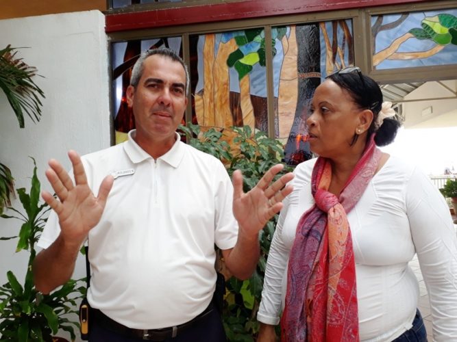 Teresita Roosburgh y Rolando Pérez ponderan la excelente respuesta de los trabajadores para cumplir con las medidas higiénico-Sanitarias. Fotos: Noryis
