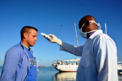 En muelles cerrados, el coronavirus no atraca