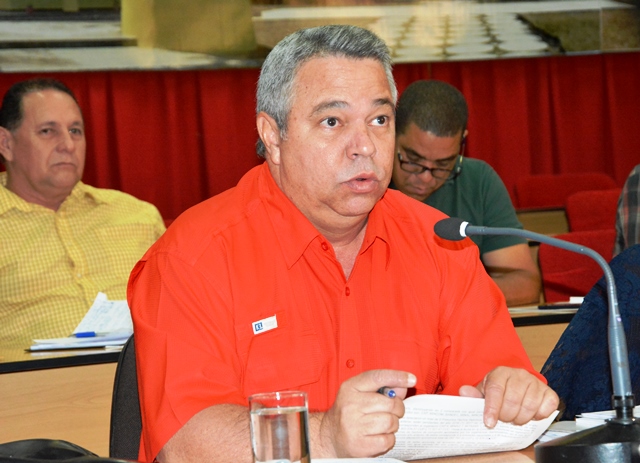 Las medidas y transformaciones en beneficio de los sectores empresarial y privado implican desafíos a la capacidad organizativa de la central obrera, dijo Ulises Guilarte. (Foto Armando Contreras Tamayo.)