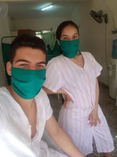 Thalía y Alejandro durante los primeros días ingresados en el hospital Faustino Pérez. Con la colaboración de Alexey Mompeller, de Radio Sancti Spíritus. Foto: Cortesía del entrevistado
