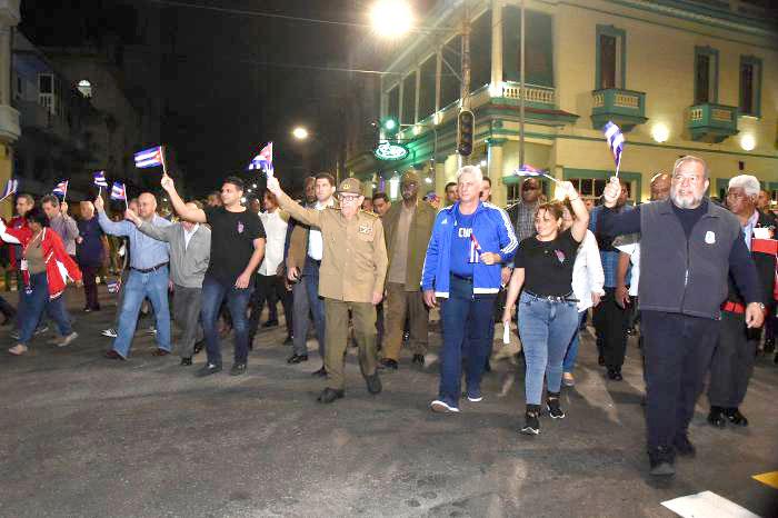 We have in our favor a public health system... a Party and a government, which put Cubans at the center of their attention. Photo: Estudios Revolución