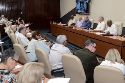 Díaz-Canel: el enfrentamiento al nuevo coronavirus se gana con la participación popular
