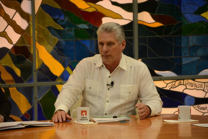 El Presidente de la República de Cuba encabezó la Mesa Redonda para informar al pueblo las nuevas medidas. Foto: Tomada del sitio de la Presidencia