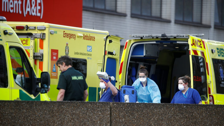 Médicos del hospital Saint Thomas atienden a pacientes con coronavirus, Londres, Reino Unido, el 29 de marzo de 2020 Henry Nicholls / Reuters