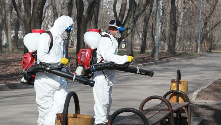 Medidas de desinfección en las calles de Moscú. Foto: Antón Denísov / Sputnik