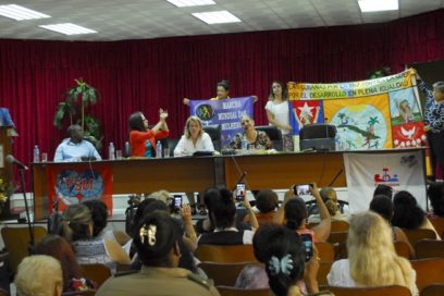 Resaltan avances de las cubanas en Encuentro de Mujeres Trabajadoras
