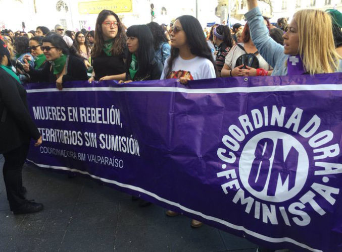 Los organizadores aseguran que la cifra de participantes en la marcha de este año superó la del 2019, y denunciaron la represión desmedida por parte del ejército (Carabineros). Foto: @belenvelasquez