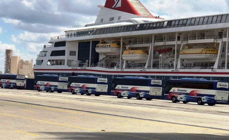 Operación de evacuación de los turistas británicos que viajaban a bordo del crucero. Foto: Tomada de Internet
