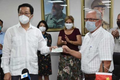 China dona a Cuba 200 mil USD para enfrentar Covid-19