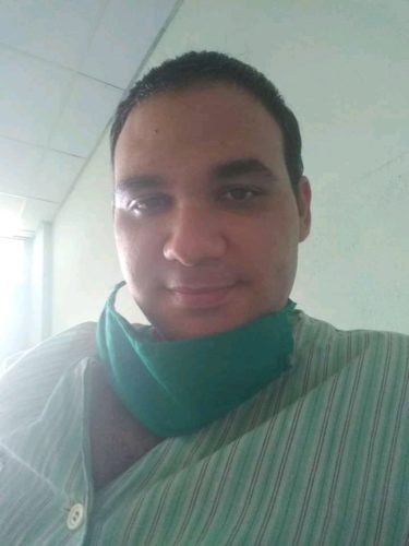 Osmel Martínez Sierra, doctor avileño devenido paciente por contagio de la Covid-19, quien cumpleaños hoy con buen estado de salud. Fotos: Cortesía del médico