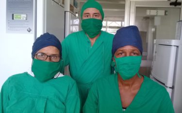 Olga, Roberto y Sonia, horcones que desde la actividad de servicios complementan el buen hacer en el laboratorio.