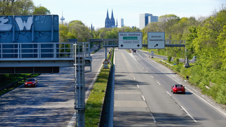 Una carretera vacía cerca de Colonia. Foto: Thilo Schmuelgen / Reuters