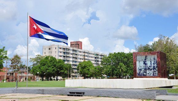 ¡Que ondee la bandera de la estrella solitaria en cada portal!