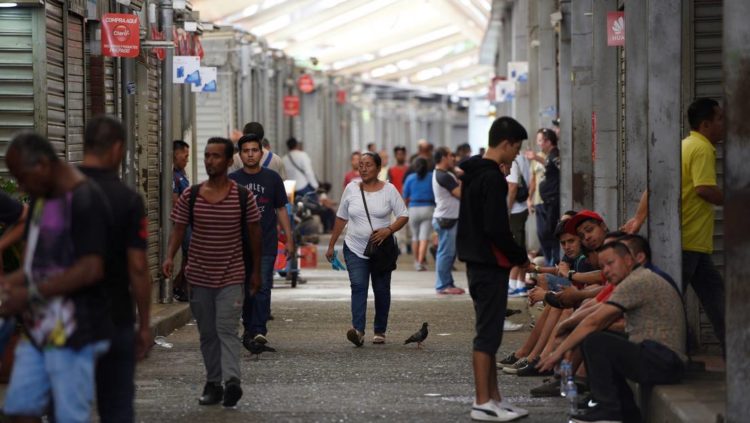 Un mercado temporalmente cerrado para evitar la propagación del coronavirus, en Guayaquil, Ecuador. Foto: Santiago Arcos / Reuters
