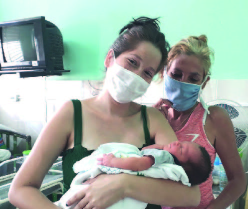 El pasado 11 de abril Dayana y Mario Ramsés fueron dados de alta del hospital materno de Matanzas, donde siempre estuvieron acompañados por la abuela Kenia. Foto: Noryis