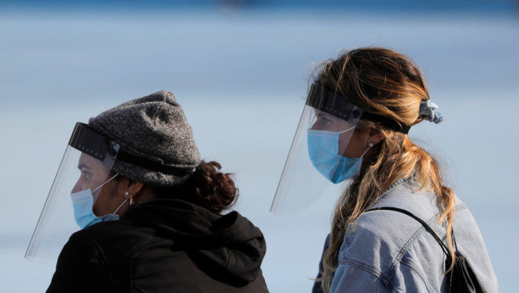 El total de decesos se ha elevado a 53.694, mientras que 936.616 casos positivos han sido confirmados. (Andrew Kelly / Reuters)