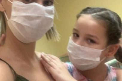 Celebra cumpleaños con el egreso clínico de ella y su hija