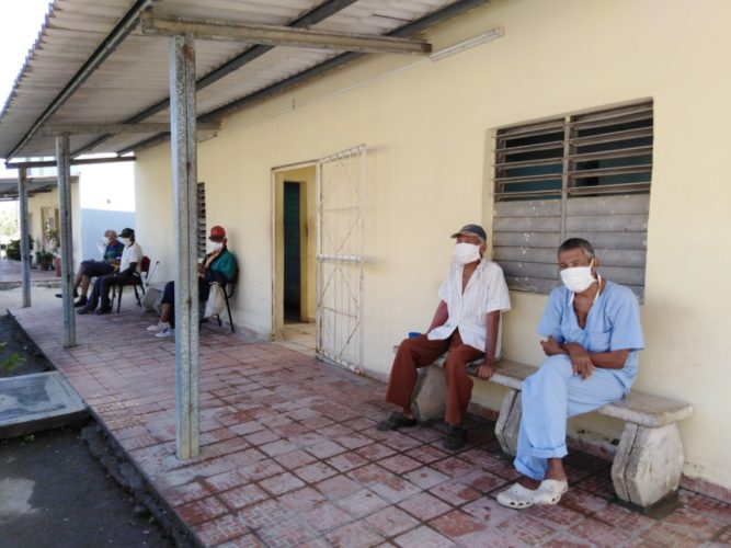 Los 57 pacientes que se encuentran en el centro reciben todas las atenciones necesarias para su cuidado. Foto: Gretel Díaz Montalvo