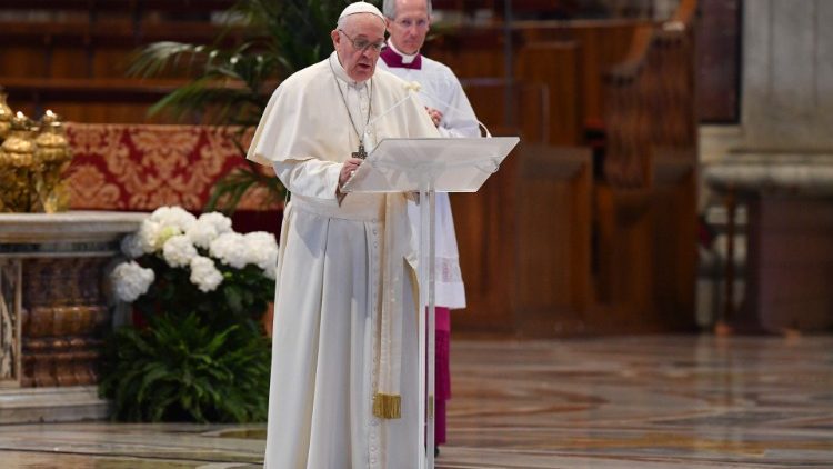 Francisco abogó también por un alto el fuego global e inmediato en todos los rincones del mundo, y por la reducción o condonación de la deuda a las naciones más pobres. Foto: Tomada de Vatican News