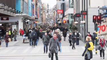 Una calle de Estocolmo, Suecia, con menos tráfico peatonal de lo habitual como resultado del brote del coronavirus. Foto: TT News Agency / Fredrik Sandberg / Reuters
