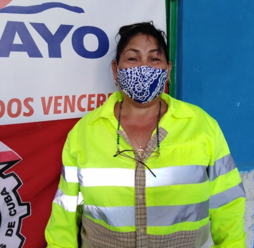 Odalys Palmero Valera, administradora del local, dice que solo una de sus trabajadoras no está laborando por ser asmática, pero el resto está dispuesto a producir todo lo que haga falta.