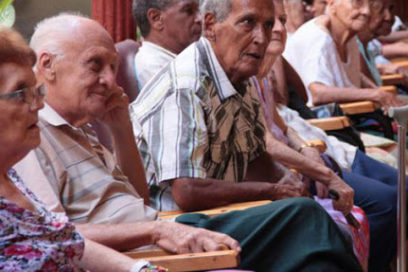 Distribuyen en La Habana módulo alimentario para mayores de 65 años