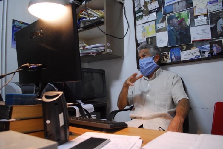 Jorge Berlanga en su oficina del CIGB. Foto: Agustín Borrego